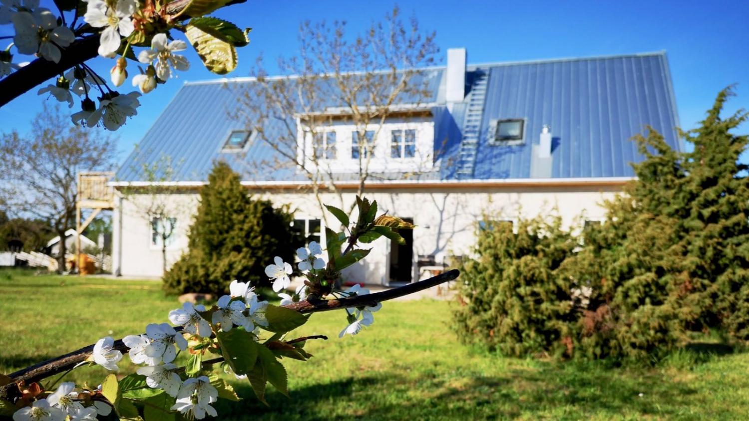 Boka 2024 Nybyggd Villa, 6:a med solig trädgård nära Visby sommarland