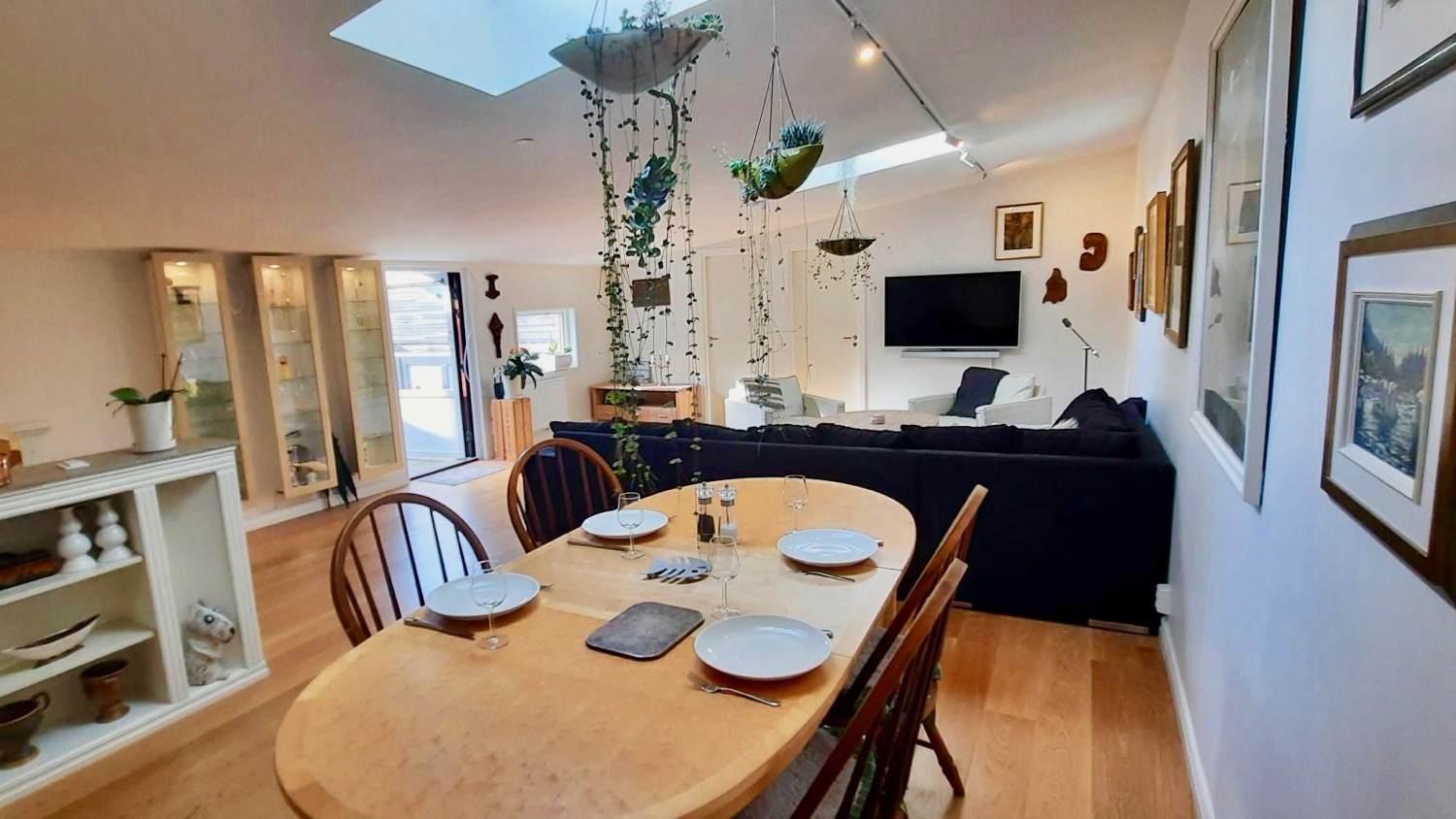 Boka 2022- Lägenhet vid Adelsgatan, i hjärtat av Visby innerstad