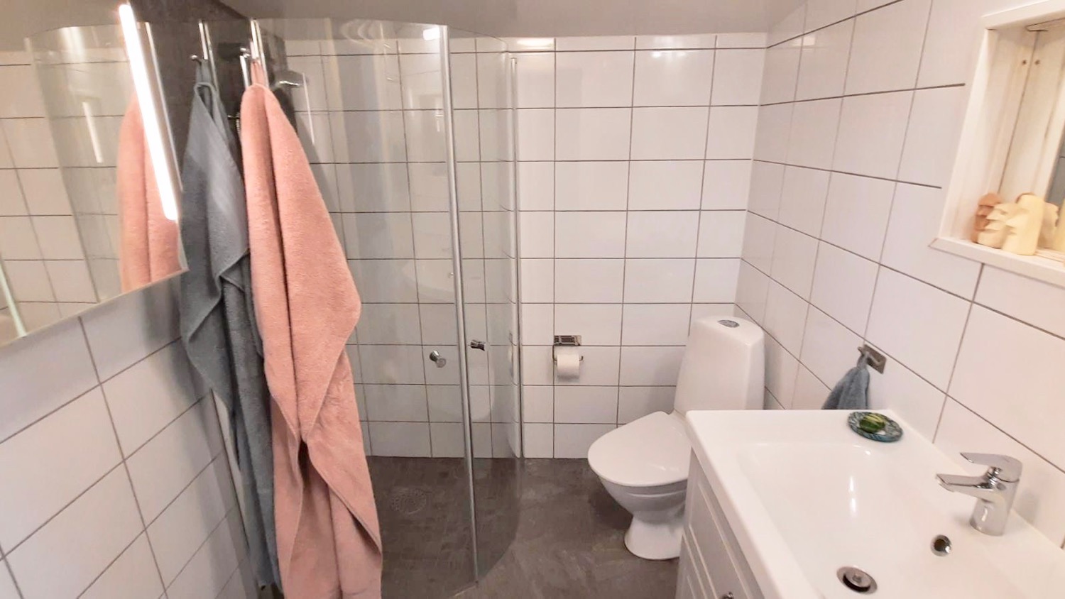 Boka 2022- Lägenhet vid Adelsgatan, i hjärtat av Visby innerstad