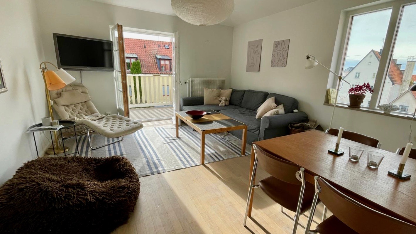 Boka 2023 - Fin 3:a med balkong bara ett stenkast från Almedalen