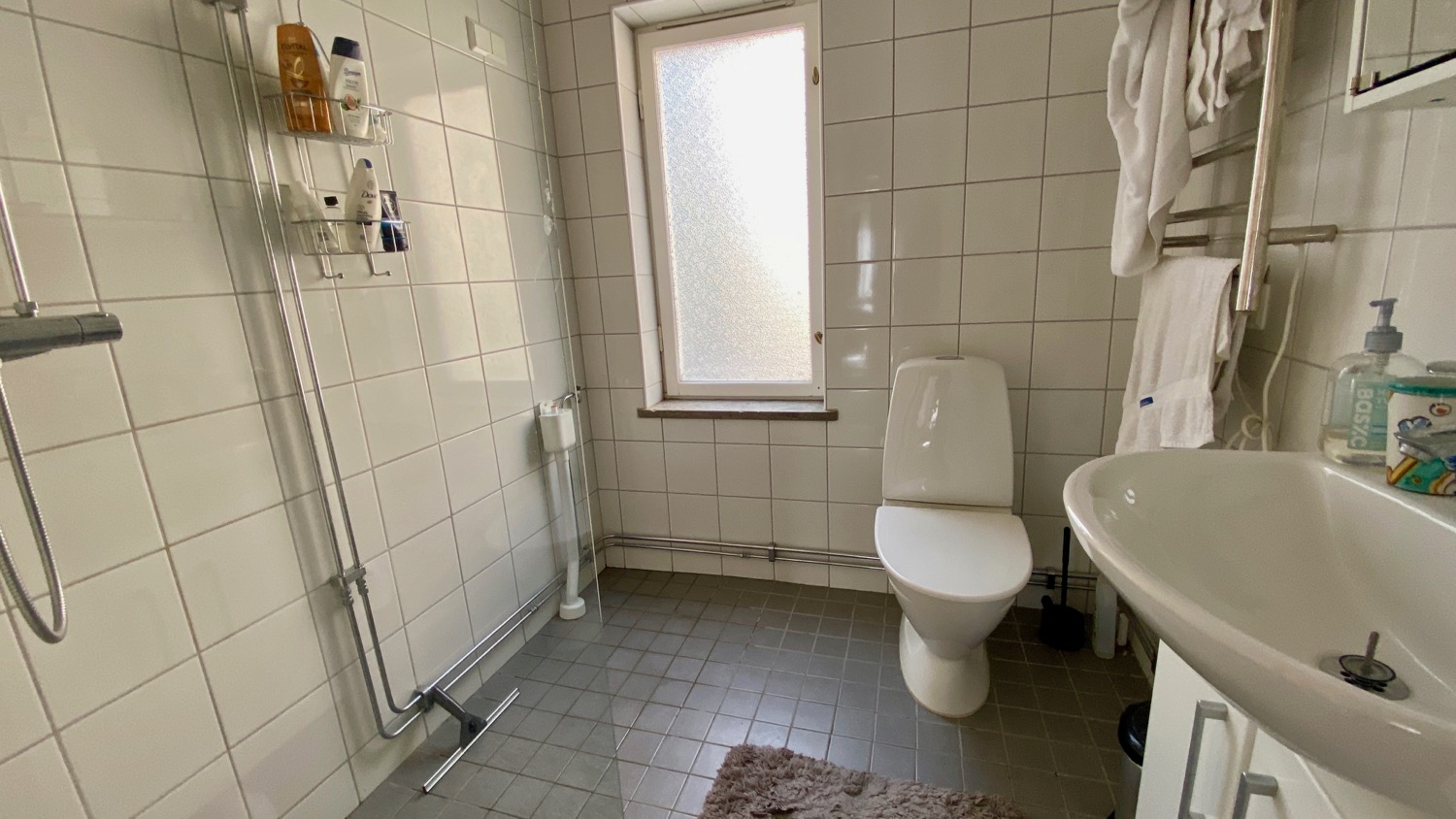 Boka 2023 - Fin 3:a med balkong bara ett stenkast från Almedalen