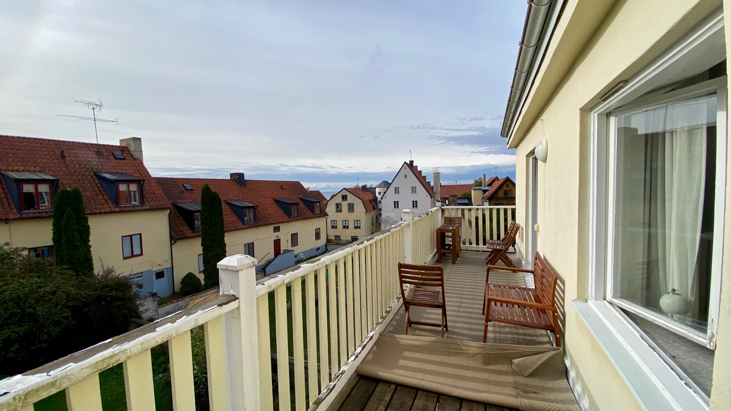 Boka 2023 - Fin 3:a med balkong bara ett stenkast från Almedalen