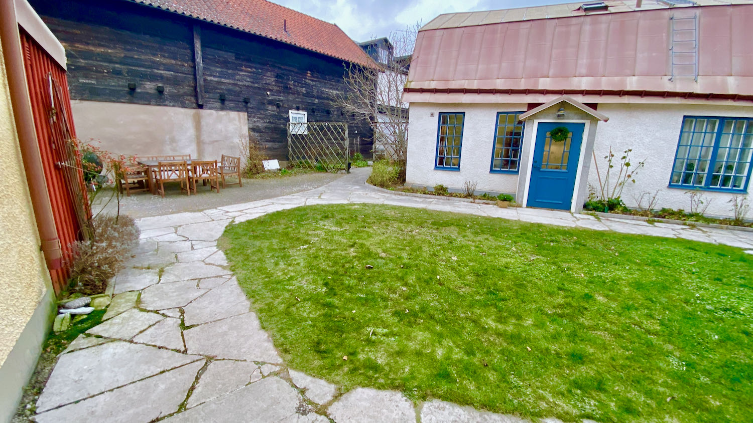 Boka 2024 - Fin 2:a vid Wallérs plats, mitt i Visby innerstad. Mingelmöjligheter.