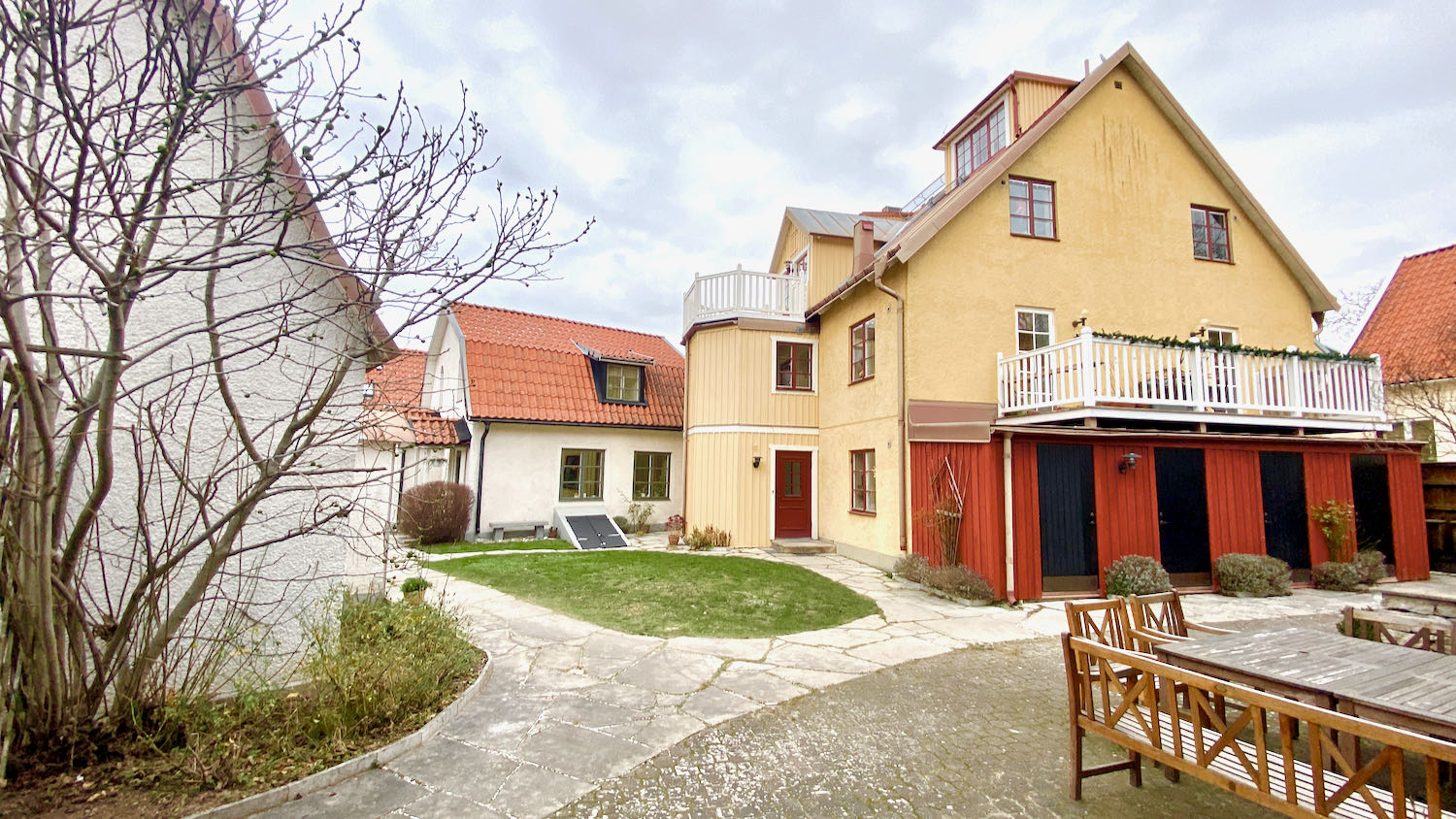 Boka 2024 - Fin 2:a vid Wallérs plats, mitt i Visby innerstad. Mingelmöjligheter.