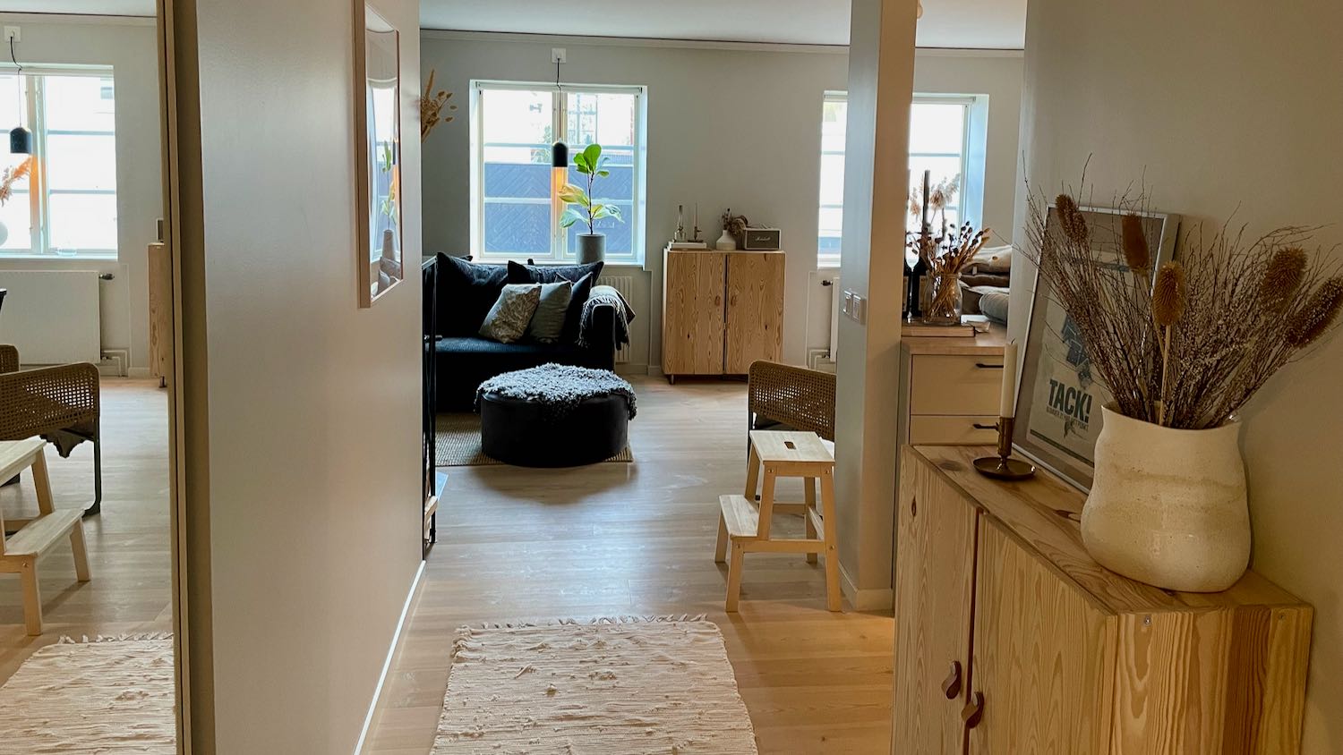 Boka 2024 - Fin 2:a vid Wallérs plats, mitt i Visby innerstad. Mingelmöjligheter.