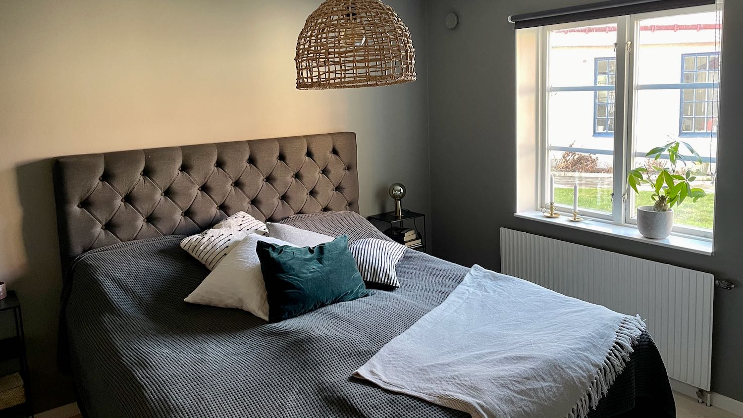 Boka 2024 - Fin 2:a vid Wallérs plats, mitt i Visby innerstad. Mingelmöjligheter.