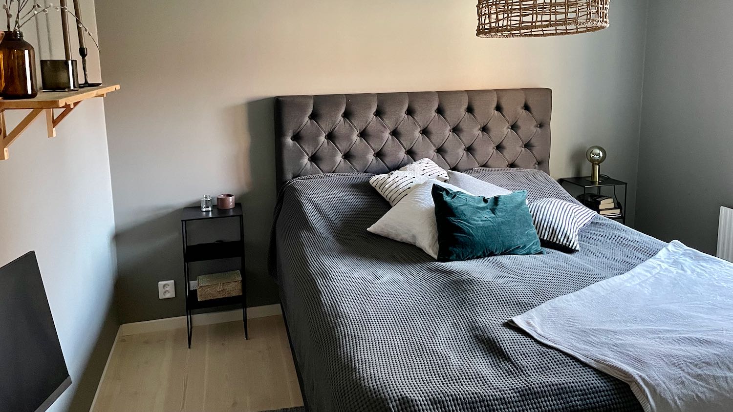 Boka 2024 - Fin 2:a vid Wallérs plats, mitt i Visby innerstad. Mingelmöjligheter.