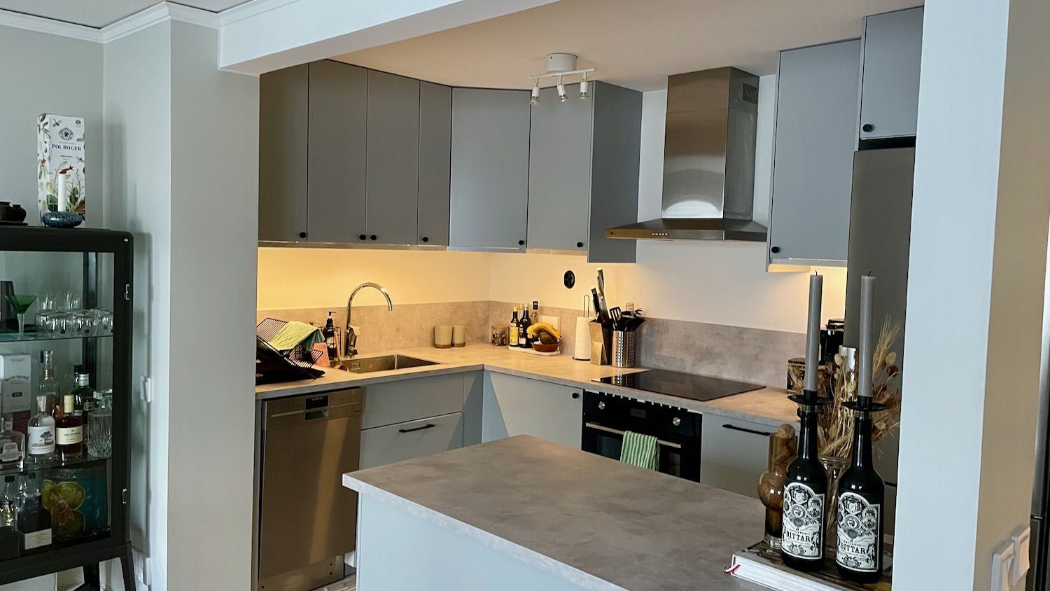 Boka 2024 - Fin 2:a vid Wallérs plats, mitt i Visby innerstad. Mingelmöjligheter.