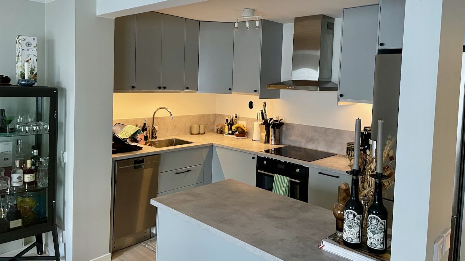 Boka 2024 - Fin 2:a vid Wallérs plats, mitt i Visby innerstad. Mingelmöjligheter.