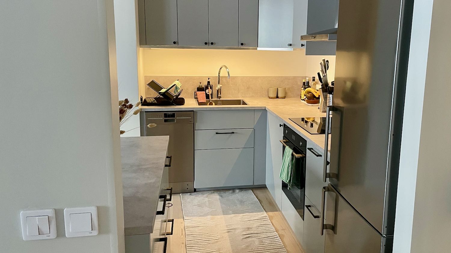 Boka 2024 - Fin 2:a vid Wallérs plats, mitt i Visby innerstad. Mingelmöjligheter.