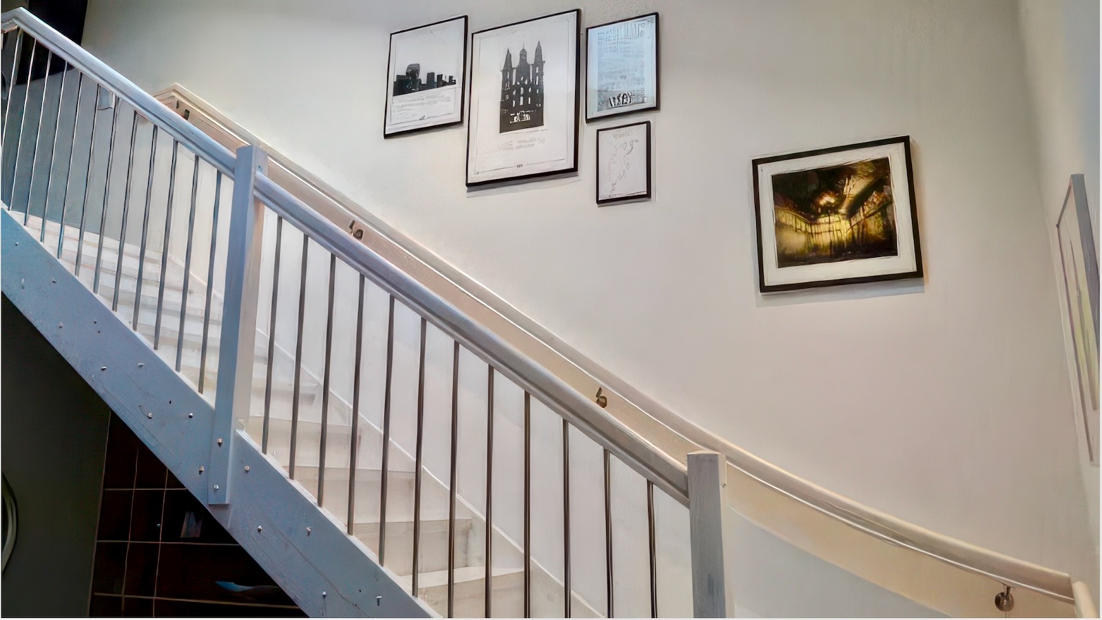 Modernt radhus med 4 sovrum på gångavstånd från ringmuren