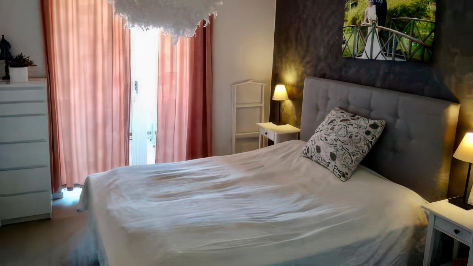 Modernt radhus med 4 sovrum på gångavstånd från ringmuren