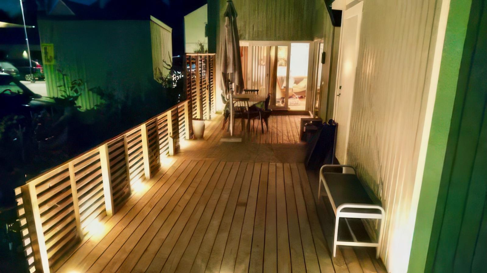 Modernt radhus med 4 sovrum på gångavstånd från ringmuren