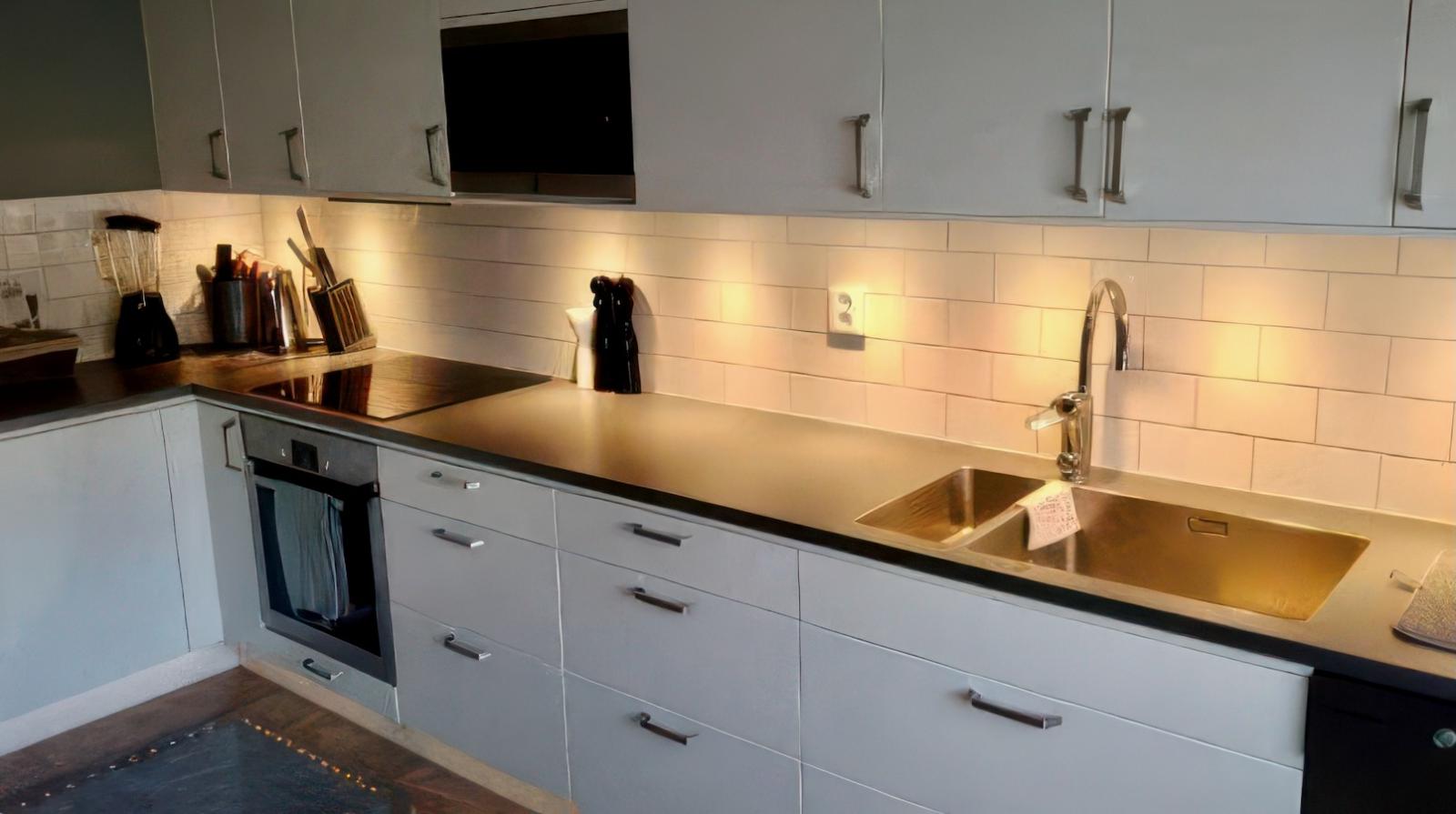 Modernt radhus med 4 sovrum på gångavstånd från ringmuren