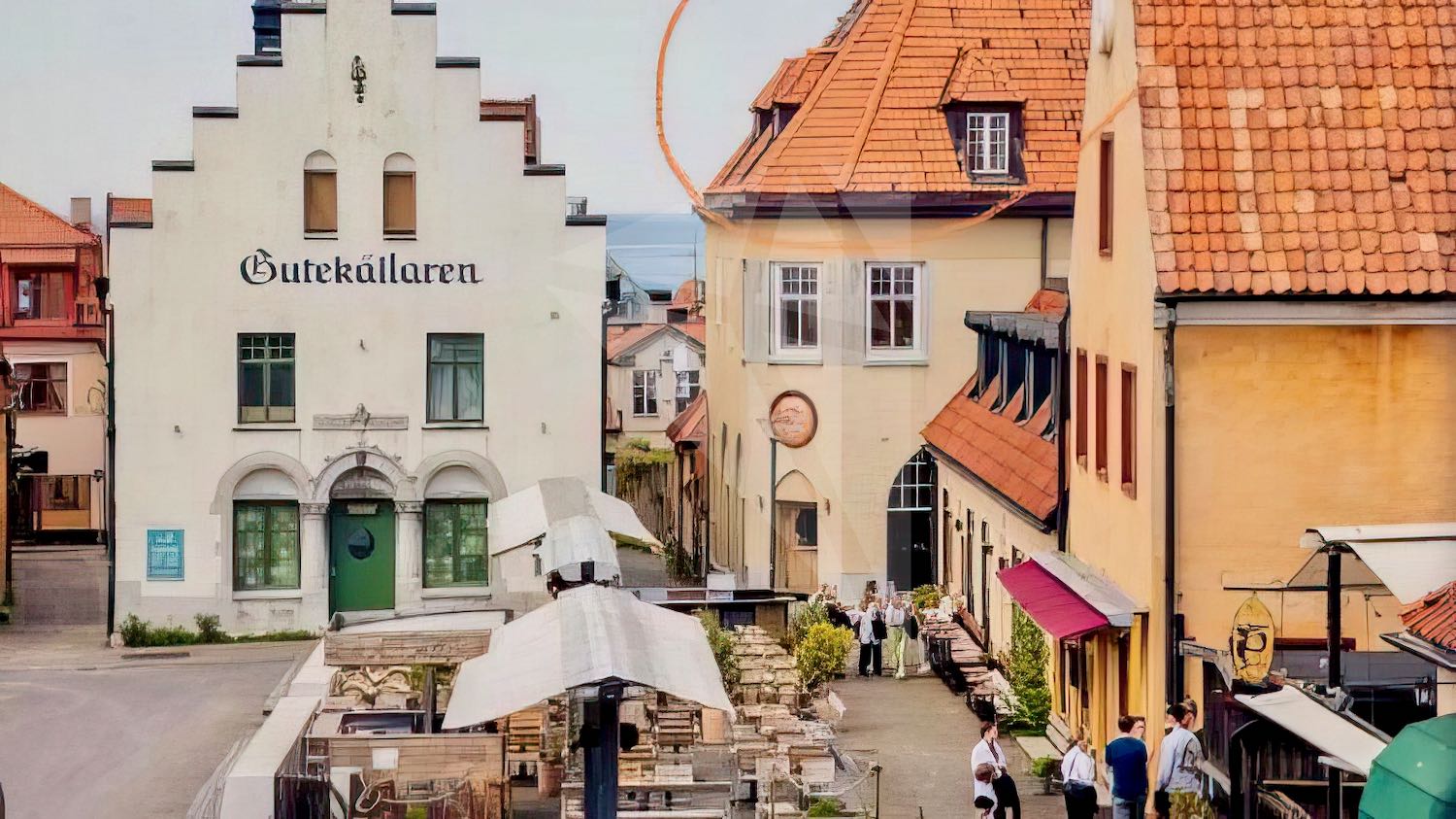 Boka 2025 - Paradvåning mitt på Stora Torget. Perfekt för mingel.