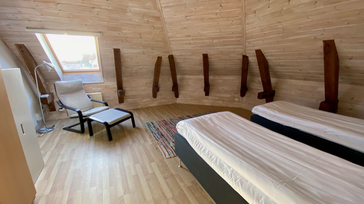 Hotell-lägenhet, vindsvåning vid Adelsgatan, mingelgård för möten