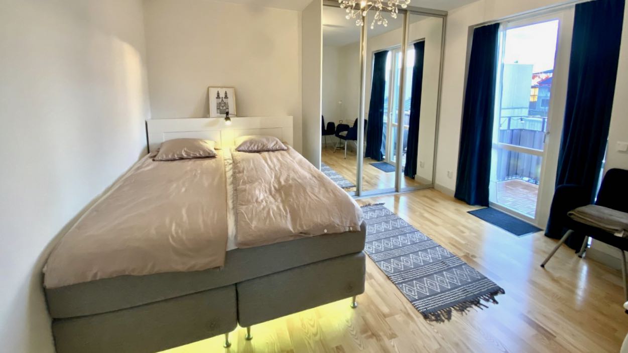 Boka 2023 - Radhus på 2 plan, med 3 sovrum på gångavstånd från ringmuren