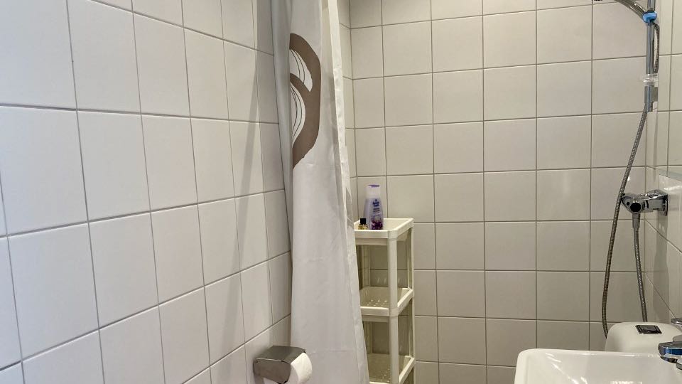 Boka 2023 - Radhus på 2 plan, med 3 sovrum på gångavstånd från ringmuren