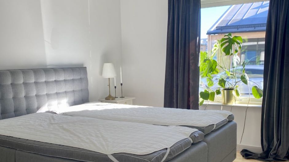 Boka 2023 - Radhus på 2 plan, med 3 sovrum på gångavstånd från ringmuren