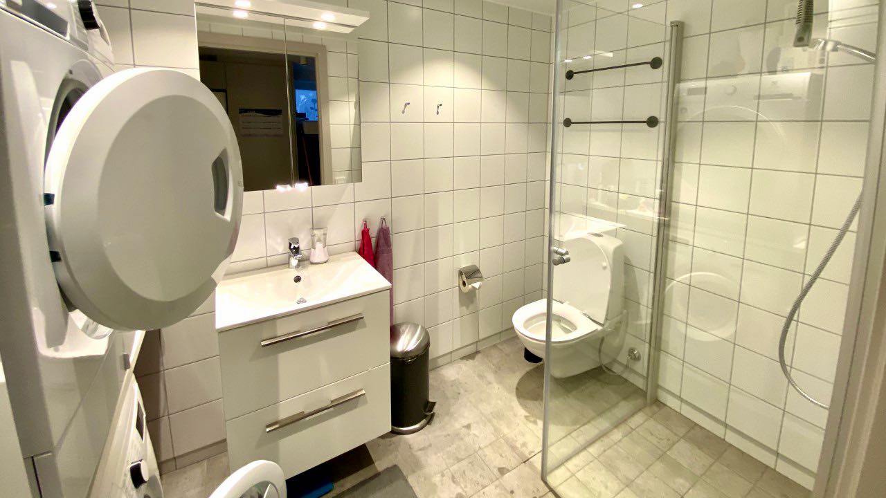 Boka 2023 - Radhus på 2 plan, med 3 sovrum på gångavstånd från ringmuren