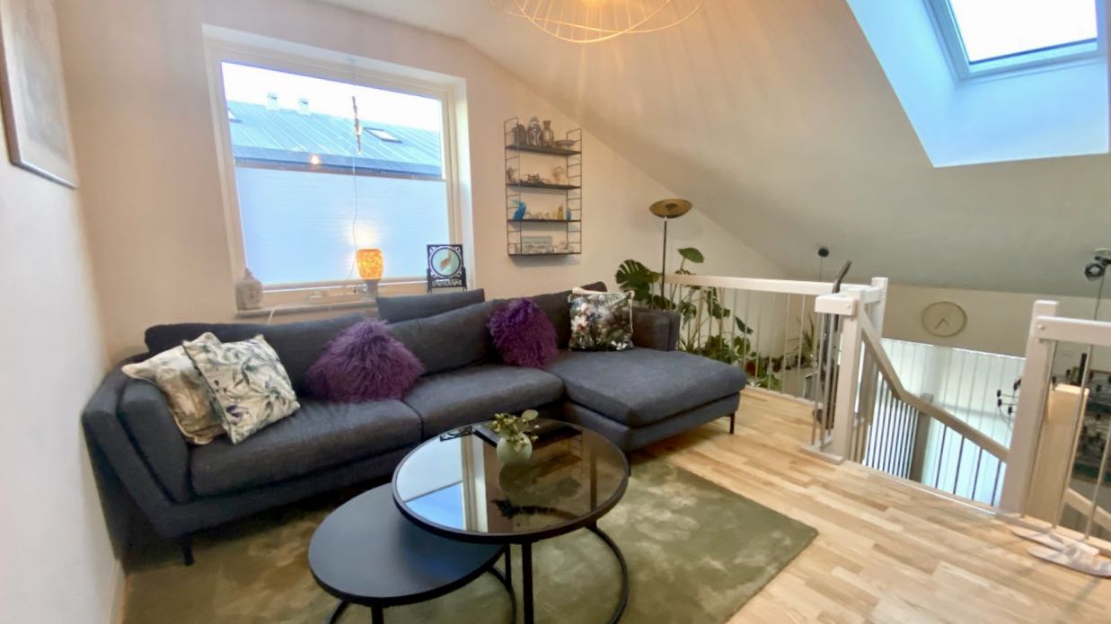 Boka 2023 - Radhus på 2 plan, med 3 sovrum på gångavstånd från ringmuren