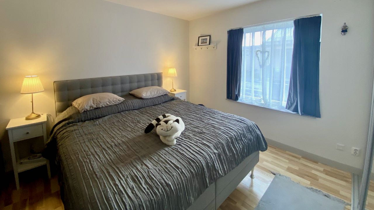 Boka 2023 - Radhus på 2 plan, med 3 sovrum på gångavstånd från ringmuren