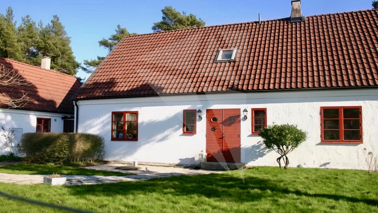 Nyrenoverat gotlandshus med lummig trädgård i Visby