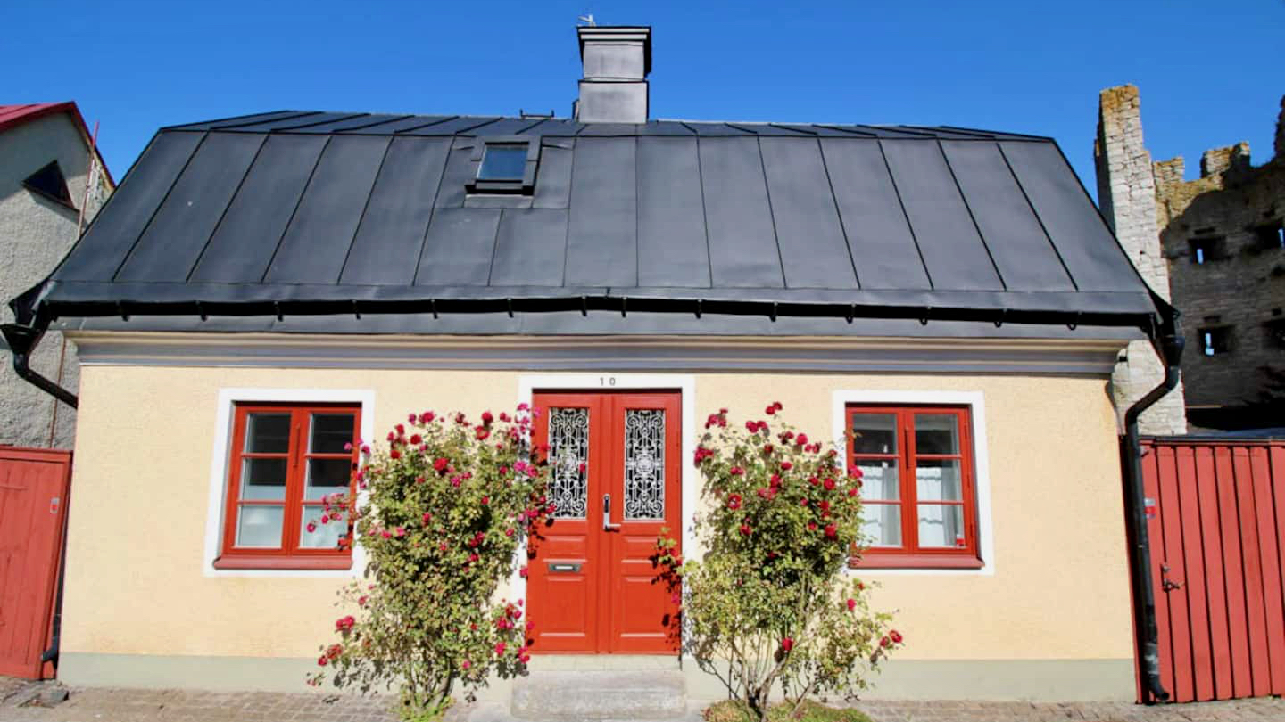 Innerstadsfastighet med 3 byggnader och stor innergård. Perfekt för mingel.