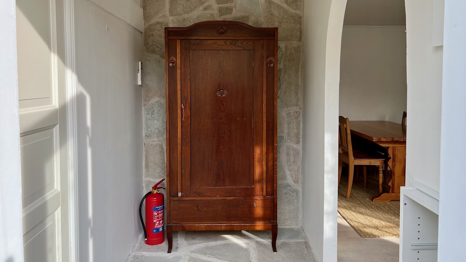 Boka 2026 - Flygelbyggnad i sommaridyllen Axelsro. Strax söder om Visby.