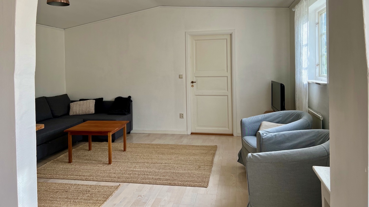 Boka 2026 - Flygelbyggnad i sommaridyllen Axelsro. Strax söder om Visby.