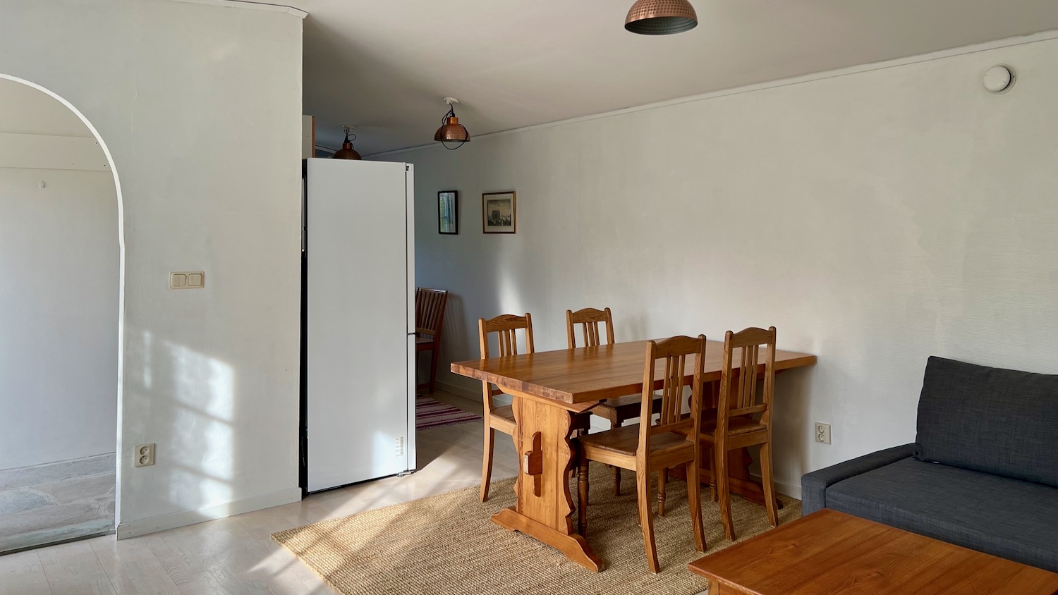 Boka 2026 - Flygelbyggnad i sommaridyllen Axelsro. Strax söder om Visby.