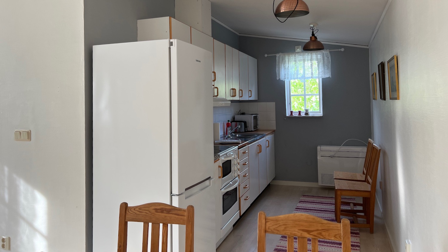 Boka 2026 - Flygelbyggnad i sommaridyllen Axelsro. Strax söder om Visby.