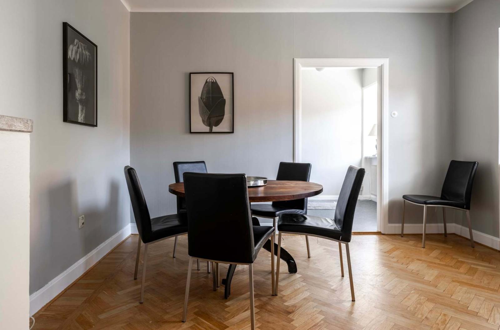 Paradvåning på Stora Torget - 150 m2 - 12 bäddar - bra för möten