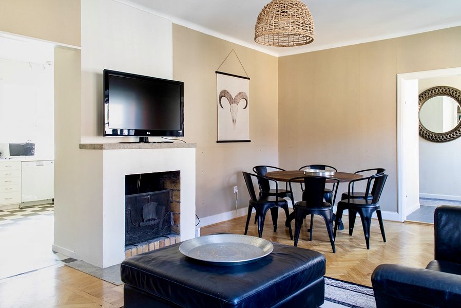 Boka 2026 - Paradvåning på Stora Torget - 150 m2 - 12 bäddar - bra för möten