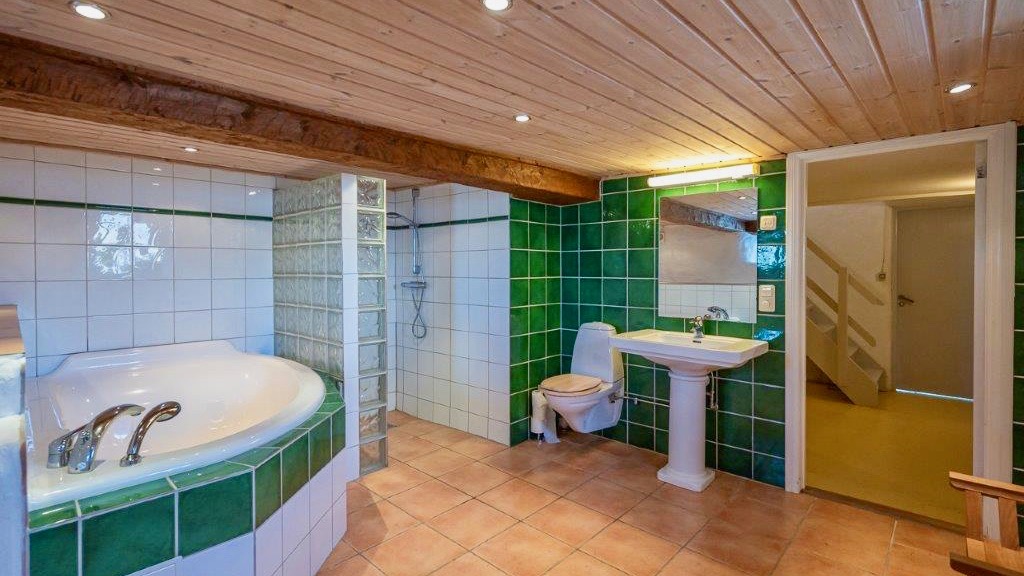 Boka 2024 - Stor villa med havsutsikt och historisk charm på Norra Murgatan