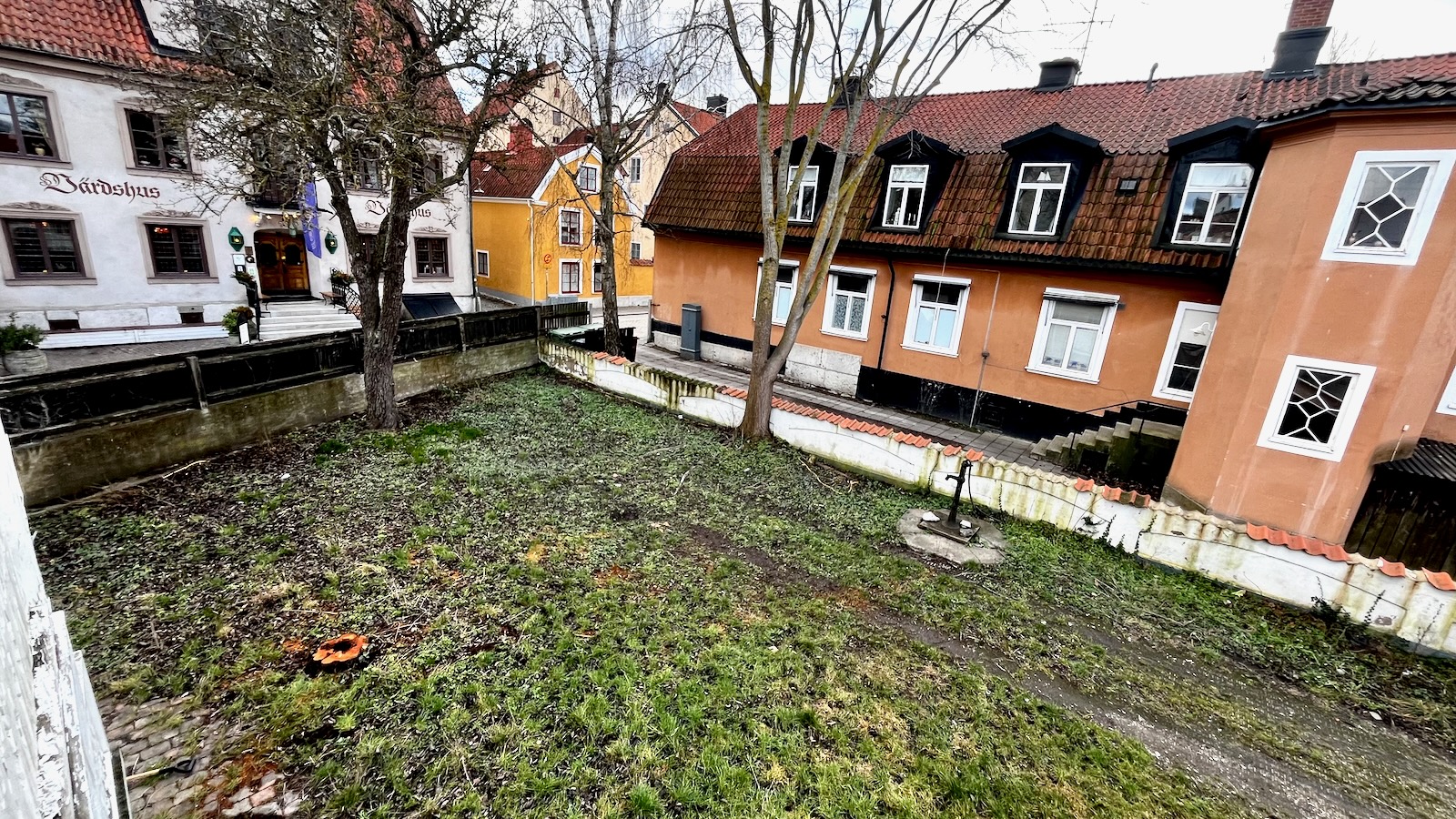 Boka 2027 - Stor villa med exklusiv trädgård på Strandgatan &ndash; perfekt för mingel och boende
