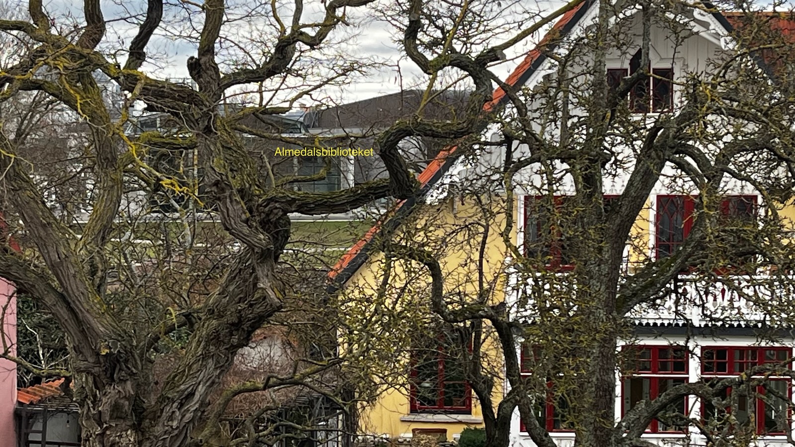 Boka 2027 - Stor villa med exklusiv trädgård på Strandgatan &ndash; perfekt för mingel och boende