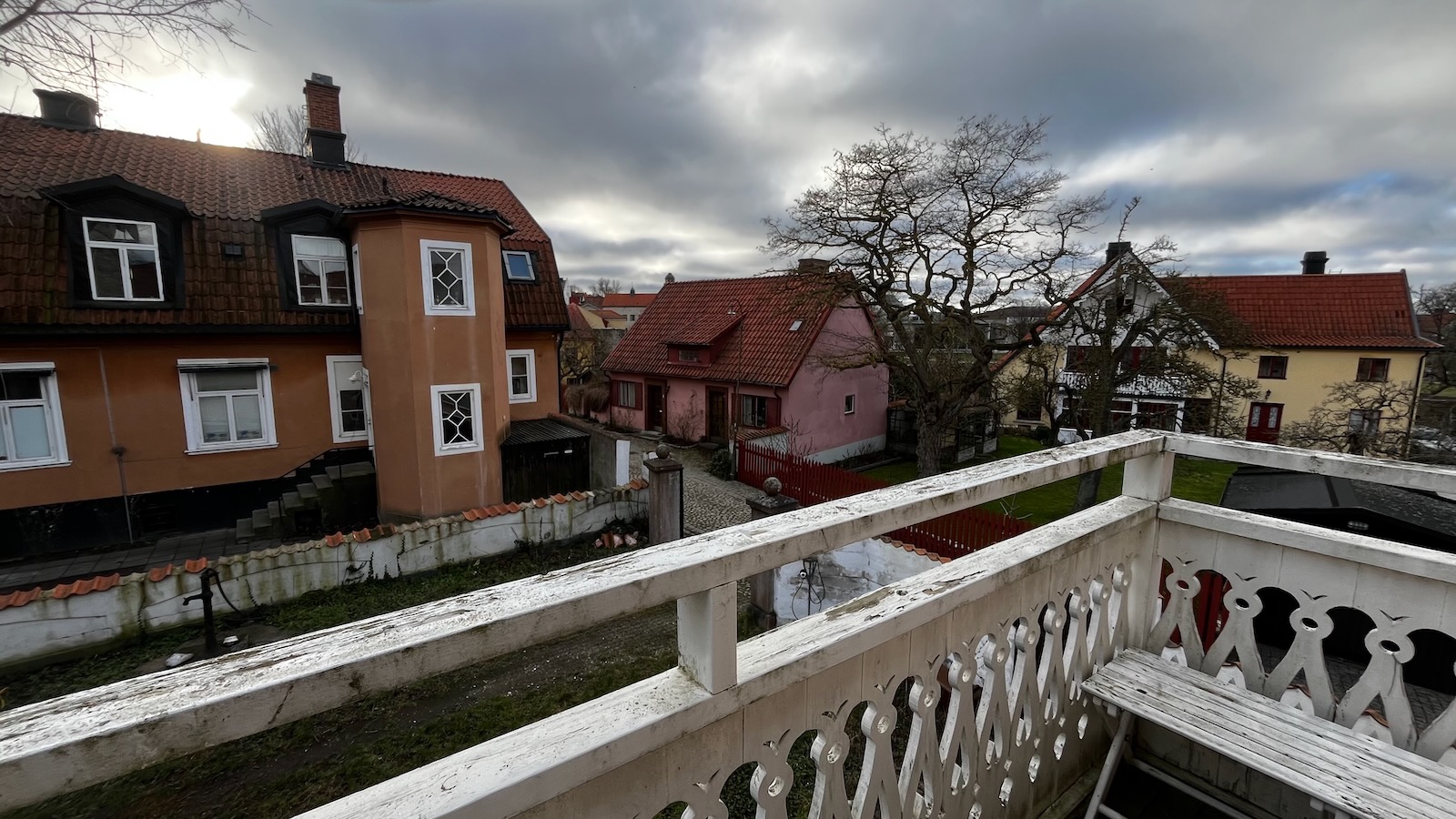 Boka 2027 - Stor villa med exklusiv trädgård på Strandgatan &ndash; perfekt för mingel och boende