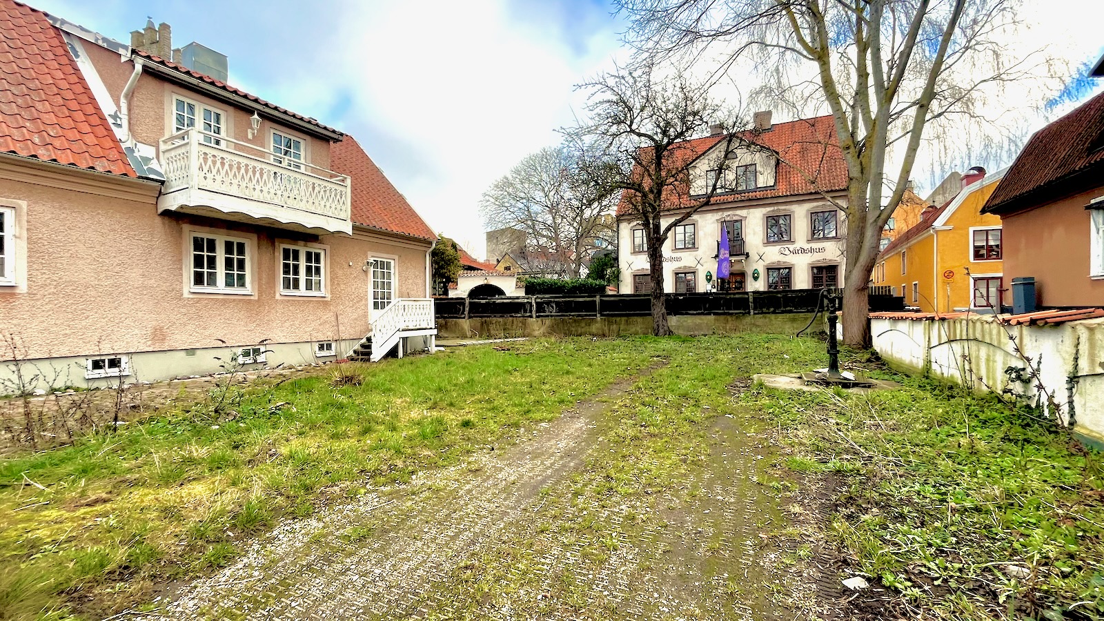 Boka 2027 - Stor villa med exklusiv trädgård på Strandgatan &ndash; perfekt för mingel och boende