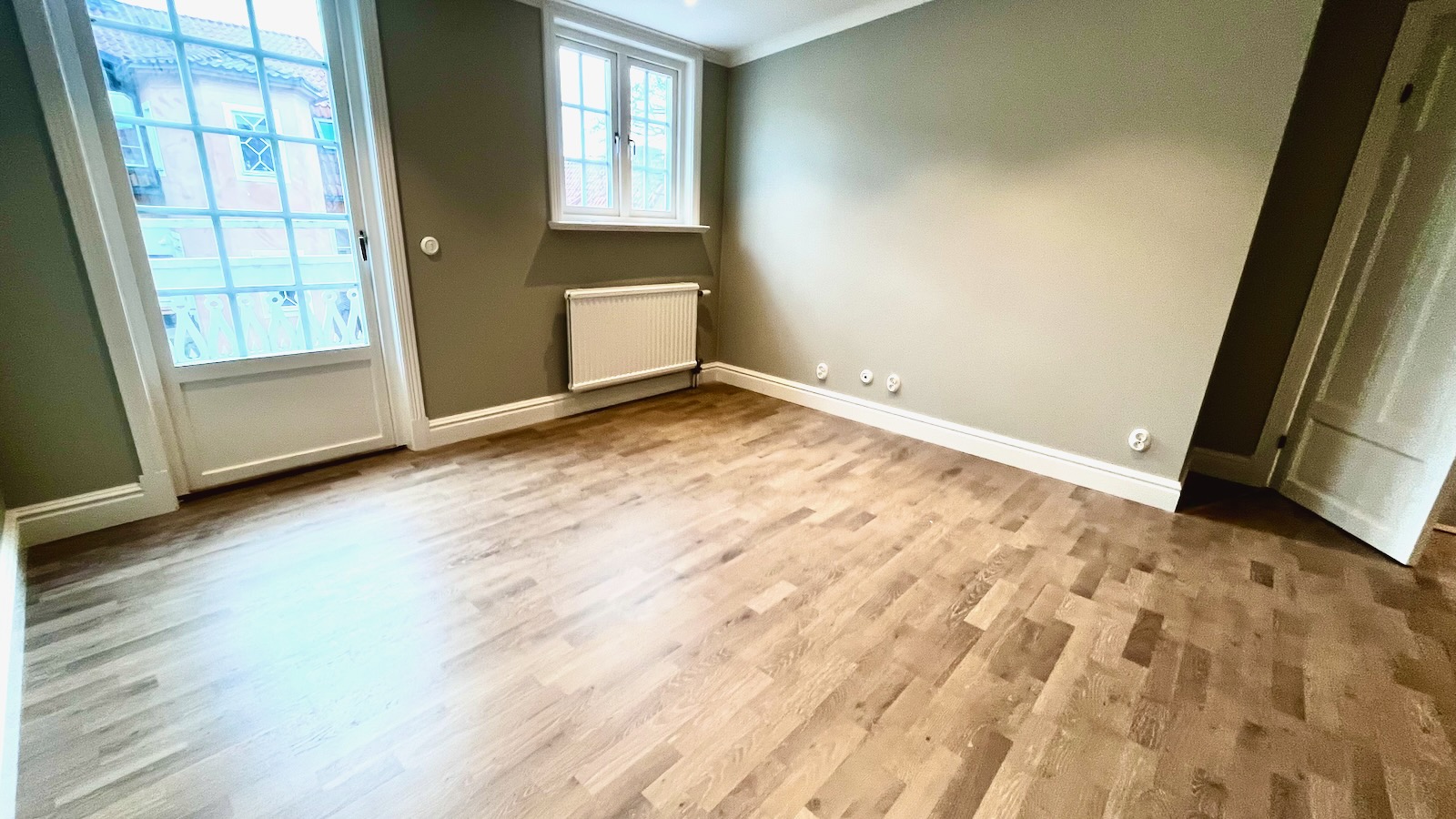 Boka 2027 - Stor villa med exklusiv trädgård på Strandgatan &ndash; perfekt för mingel och boende
