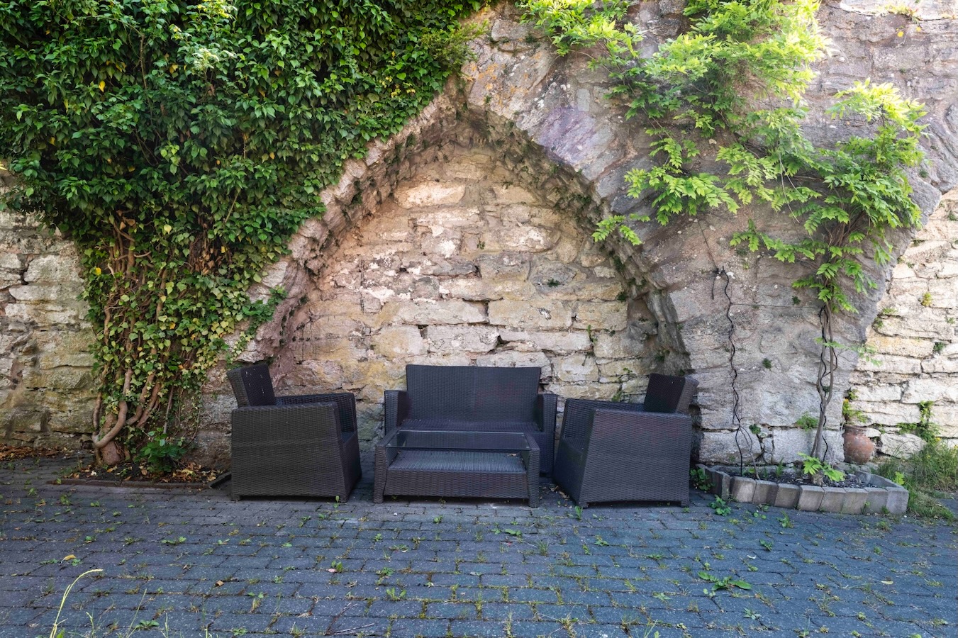 Etagelägenhet, 3 rok, vid Skansport, intill ringmurens insida.