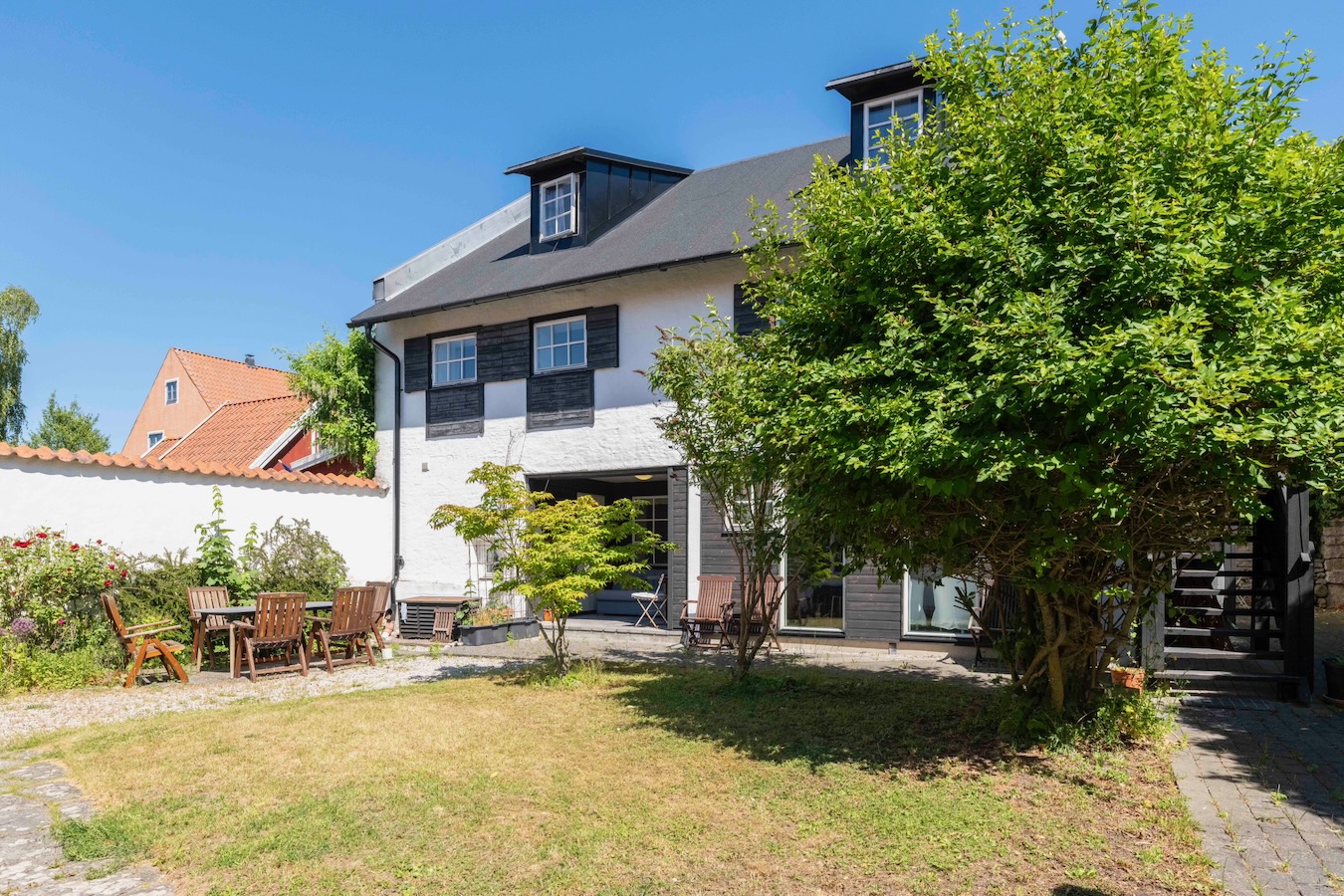 Etagelägenhet, 3 rok, vid Skansport, intill ringmurens insida.