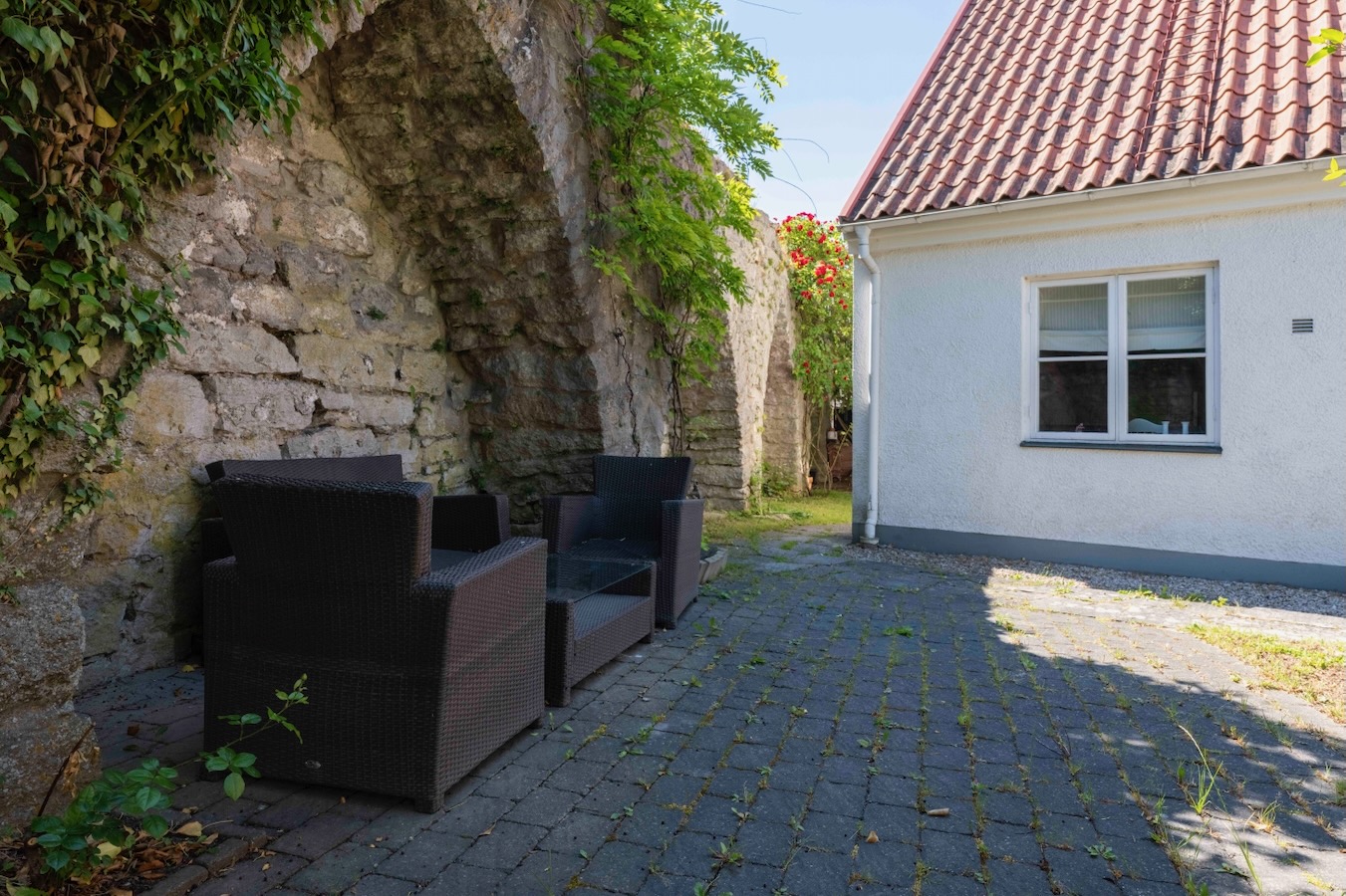 Etagelägenhet, 3 rok, vid Skansport, intill ringmurens insida.