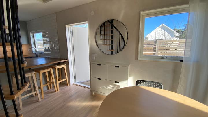 Boka 2026 - Flygelbyggnad 5 sovrum, i Gotlandsstil med 10 bäddar strax söder om Visby