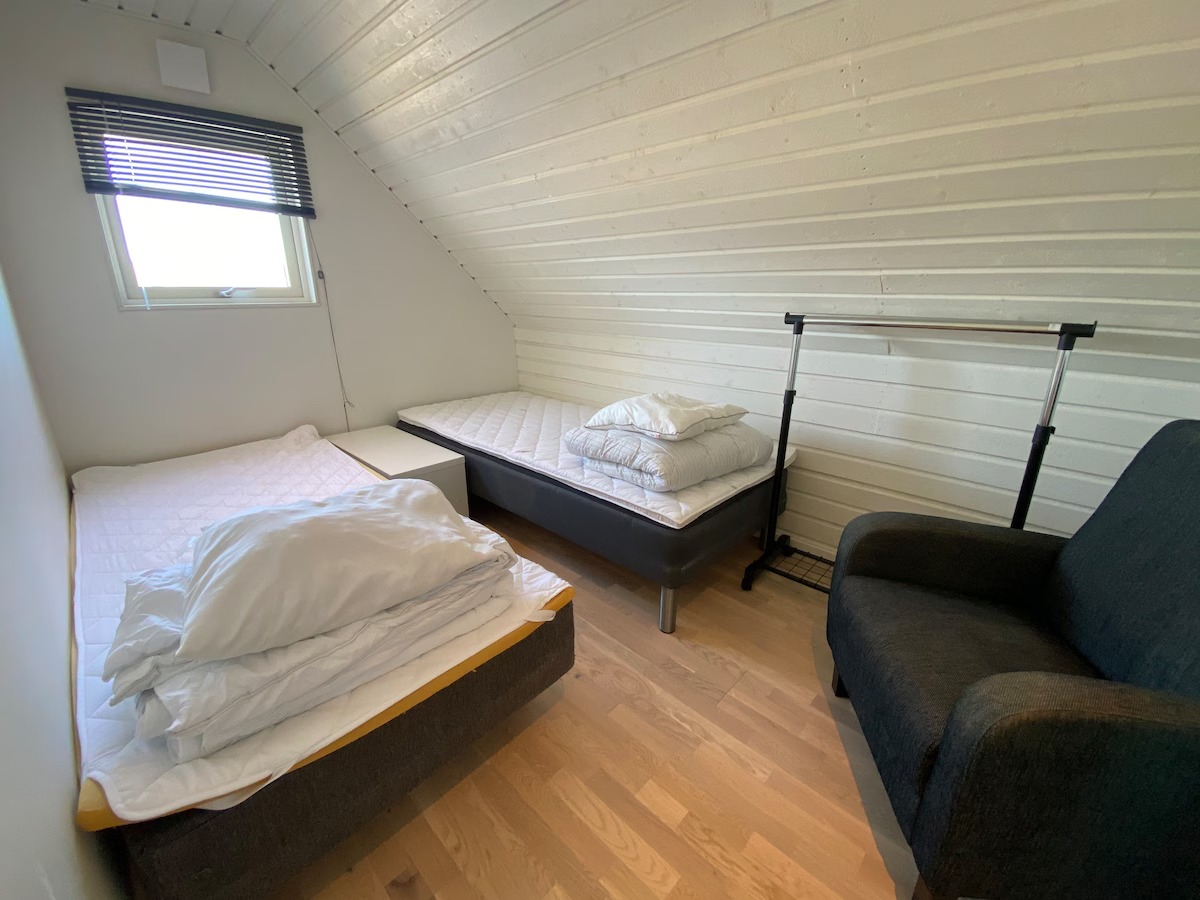 Boka 2026 - Flygelbyggnad 5 sovrum, i Gotlandsstil med 10 bäddar strax söder om Visby