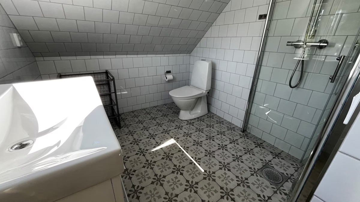 Boka 2026 - Flygelbyggnad 5 sovrum, i Gotlandsstil med 10 bäddar strax söder om Visby