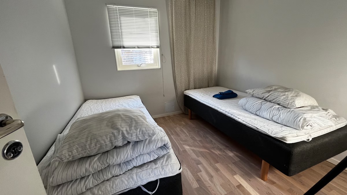 Boka 2026 - Flygelbyggnad 5 sovrum, i Gotlandsstil med 10 bäddar strax söder om Visby