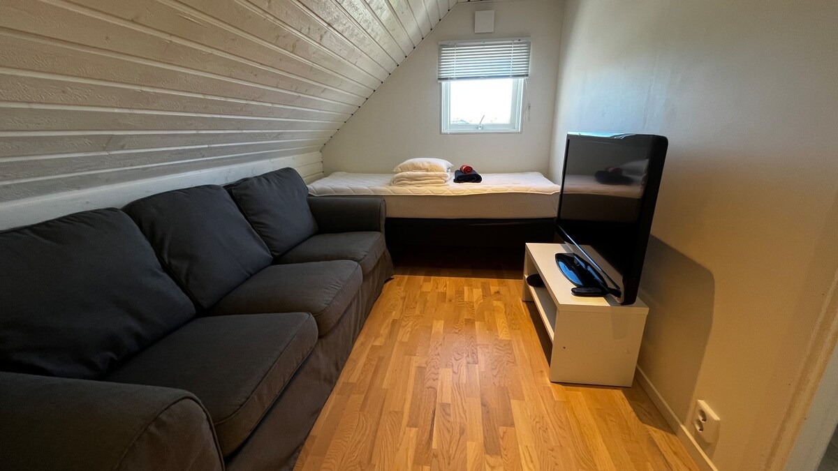 Boka 2026 - Flygelbyggnad 5 sovrum, i Gotlandsstil med 10 bäddar strax söder om Visby