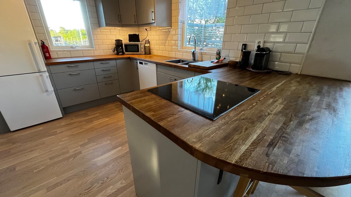 Boka 2026 - Flygelbyggnad 5 sovrum, i Gotlandsstil med 10 bäddar strax söder om Visby