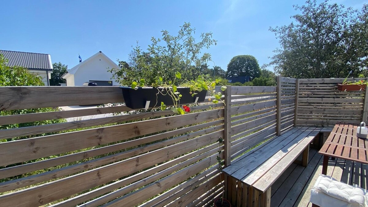 Boka 2026 - Flygelbyggnad 5 sovrum, i Gotlandsstil med 10 bäddar strax söder om Visby